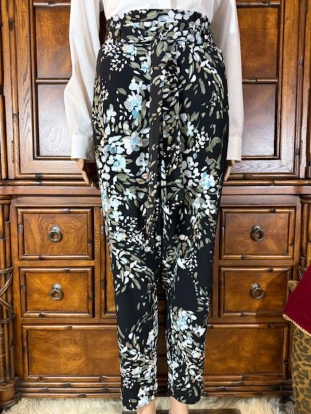 White House Black Market Aqua Floral Pleat Waist Belted 'The Tapered Ankle' Pant